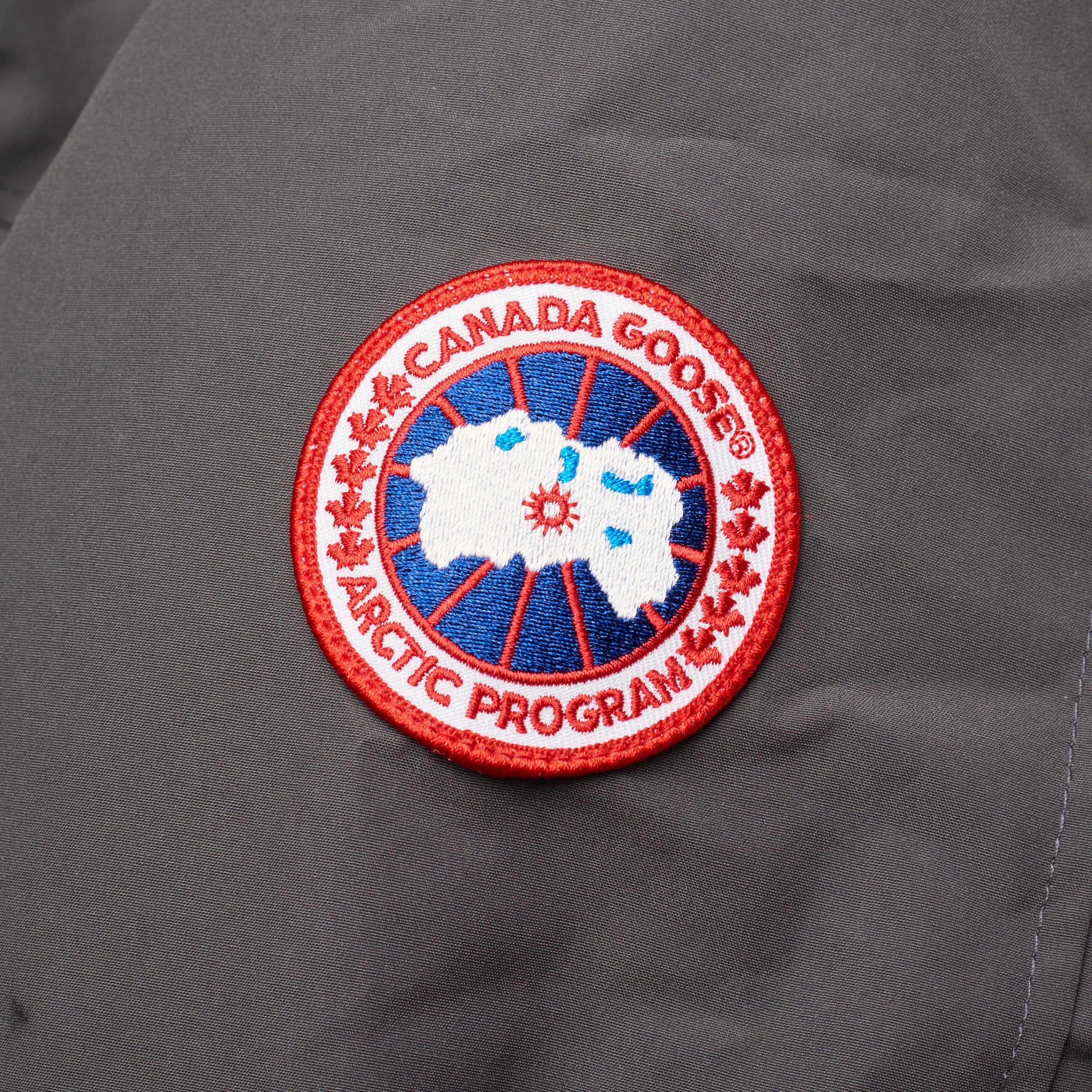 Canada Goose logo-patch feather-down puffer jacket - Grey